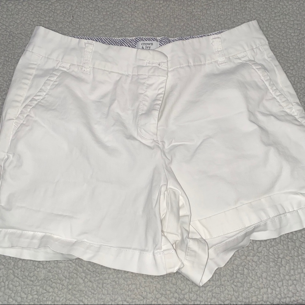 CROWN AND IVY SHORTS WHITE SIZE 8